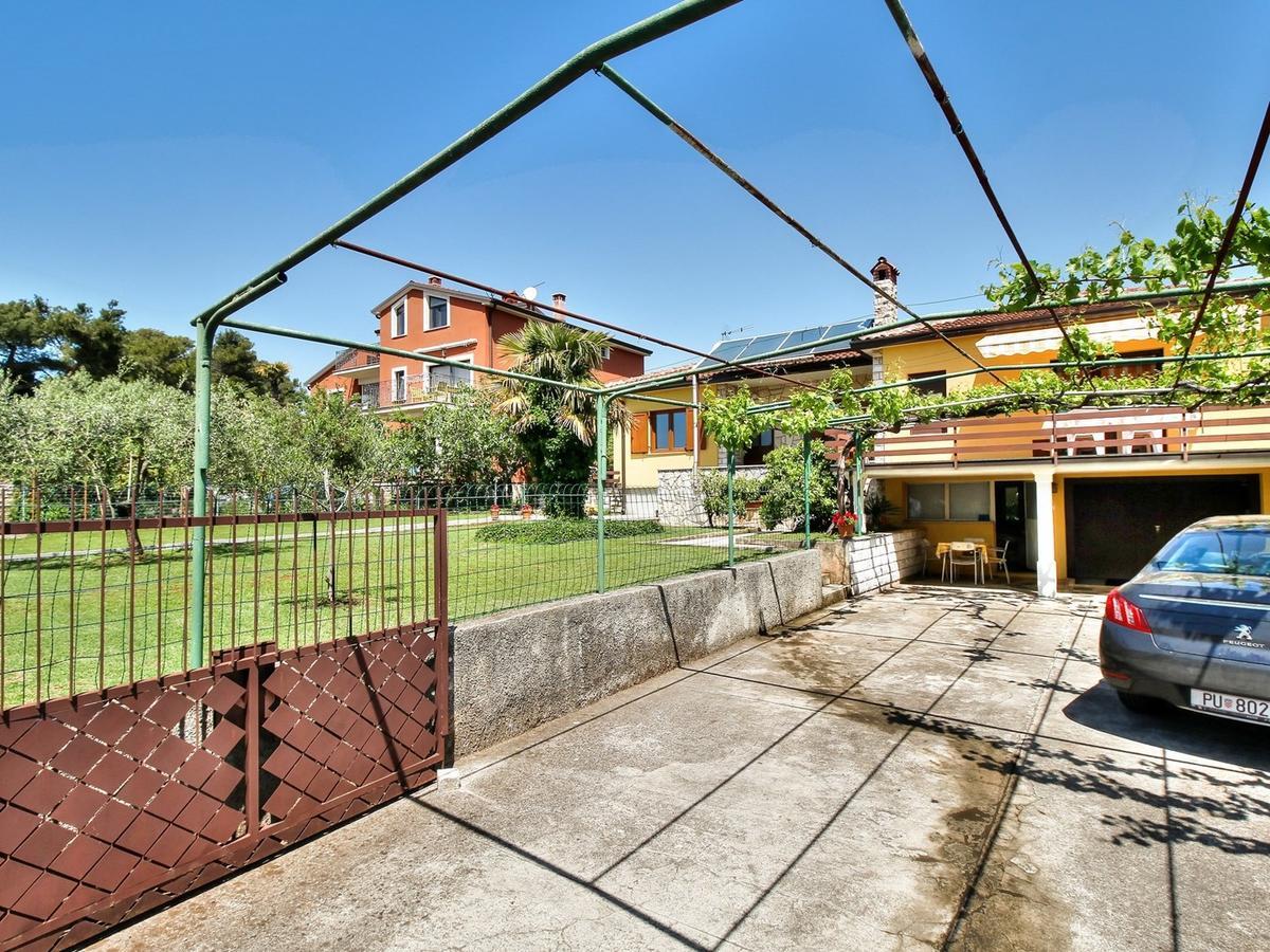 Lovric House With Apartments Ουμάγκ Εξωτερικό φωτογραφία